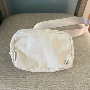 Lululemon everywhere beltbag